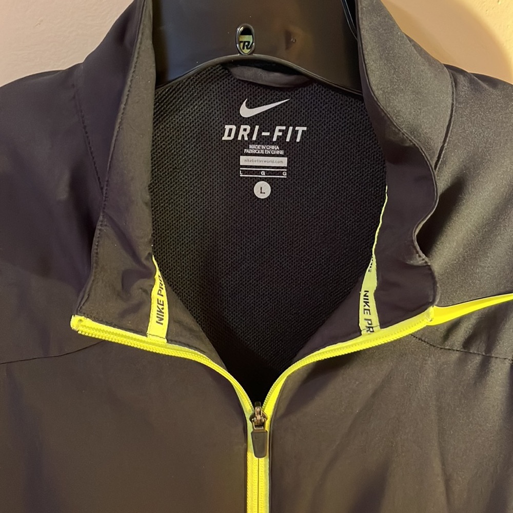 Nike Dri Fit jacket - Picture 8 of 8